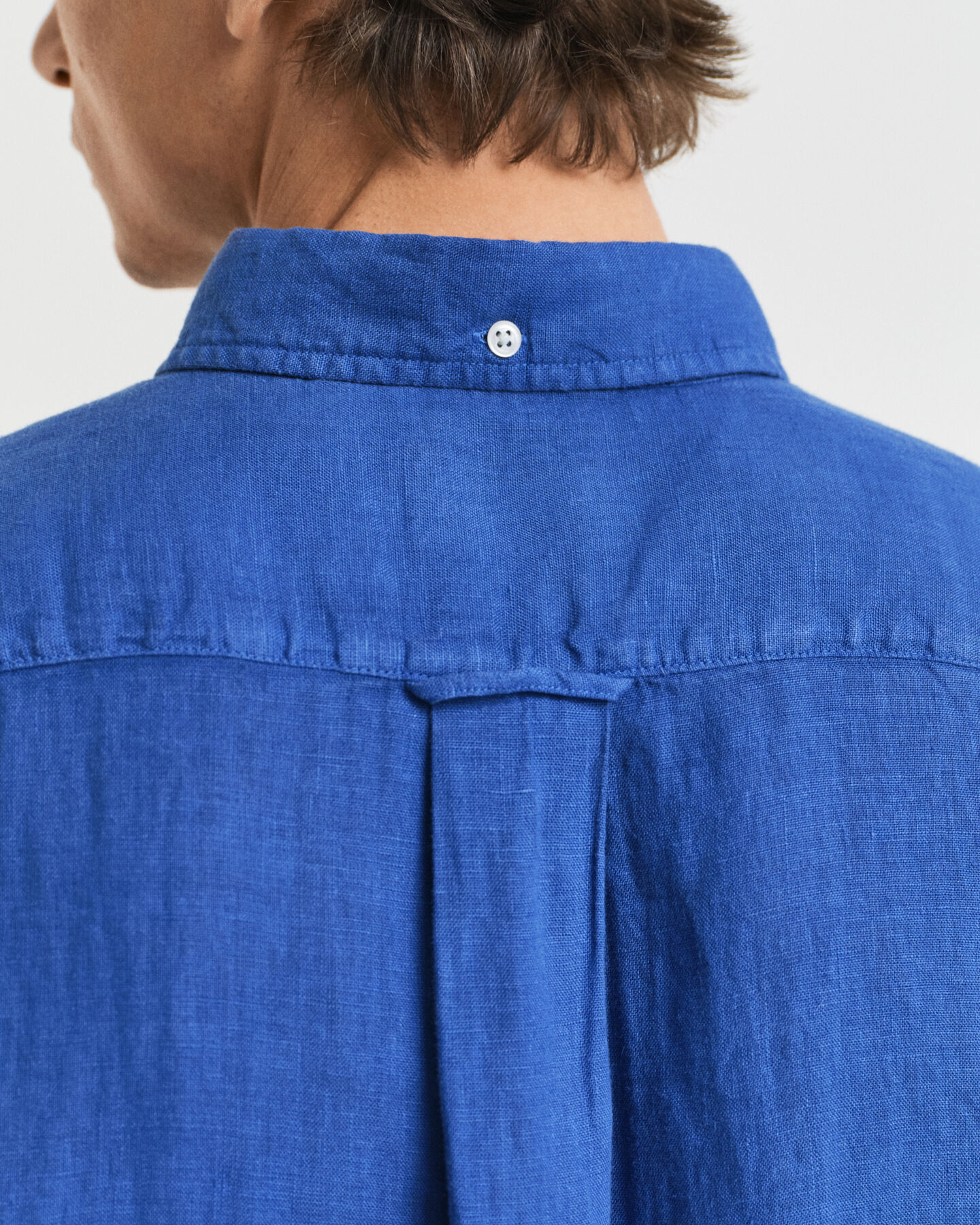 Regular fit ‑mitoitettu valmiina värjätty lyhythihainen pellavapaita