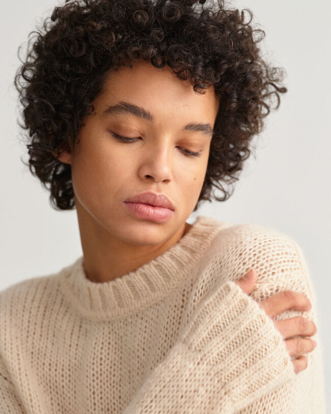 Yksivärinen mohairneulepusero, pyöreä pääntie