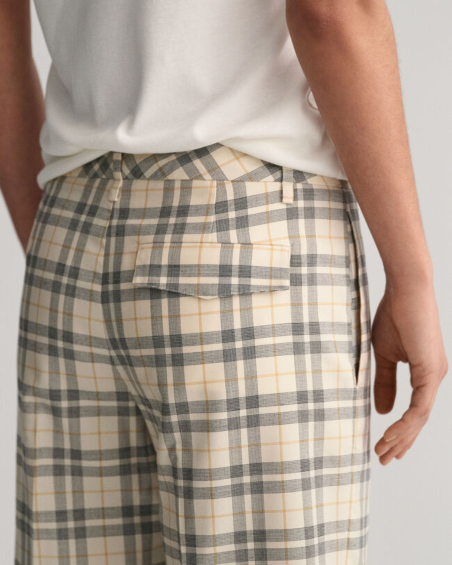 Matalavy&ouml;t&auml;r&ouml;iset, suoralahkeiset ruutuhousut