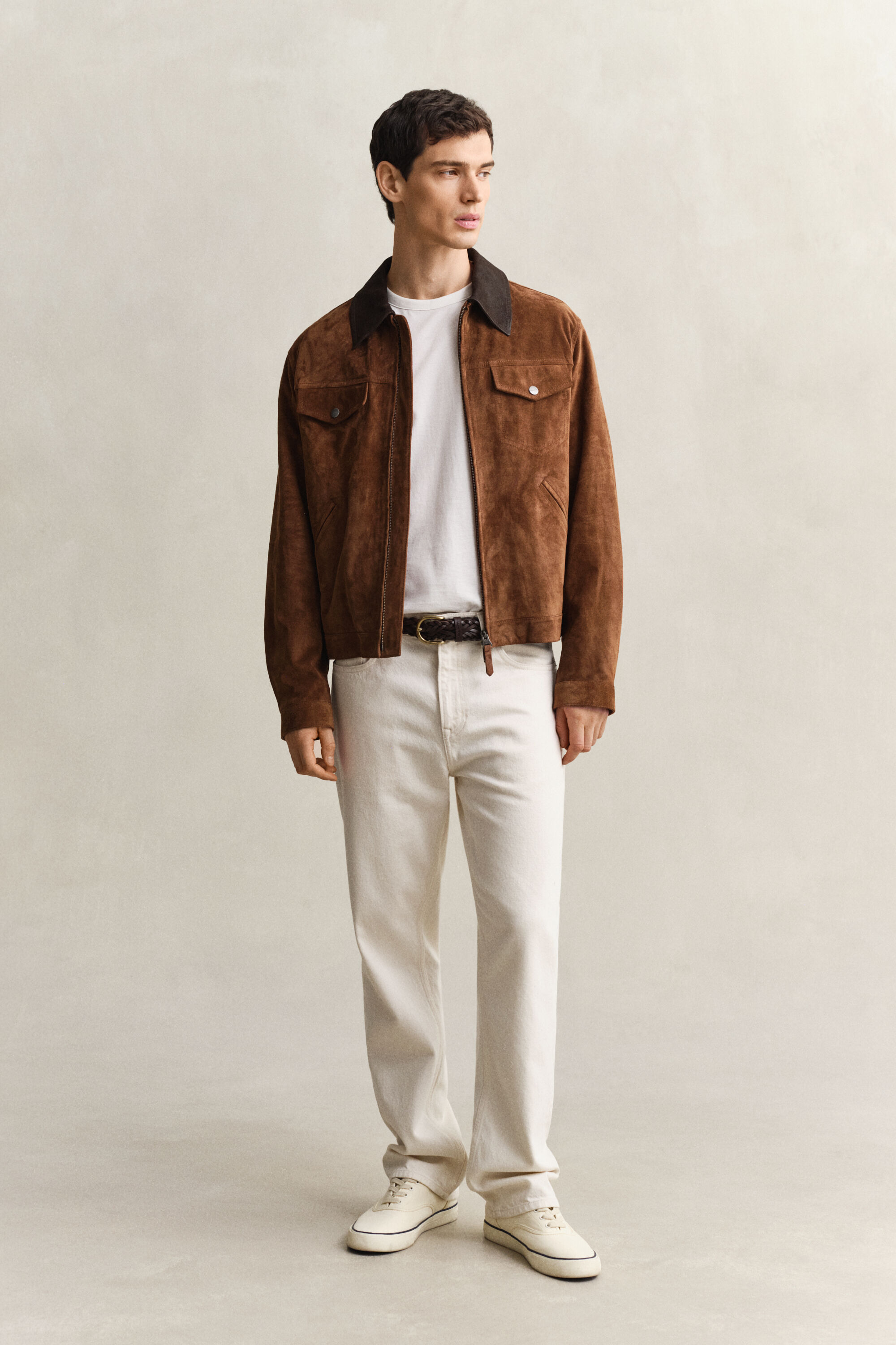 Luonnonväriset suorat farkut