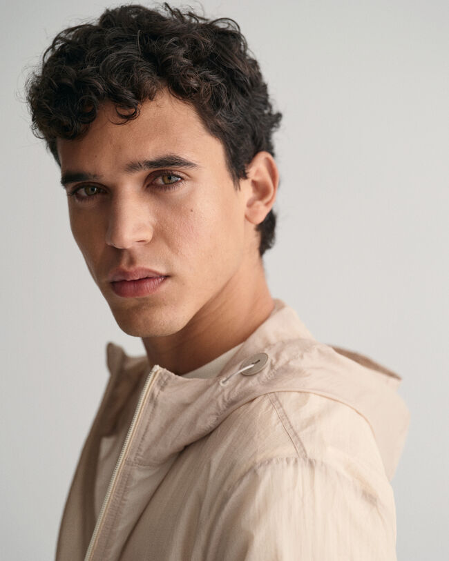 Taskuun pakattava kevyt Windbreaker-takki