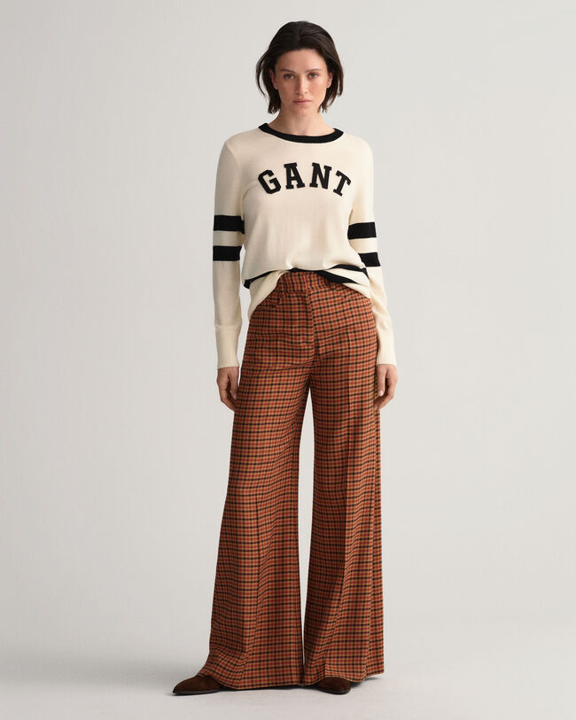 Collegiate-neulepusero, py&ouml;re&auml; p&auml;&auml;ntie