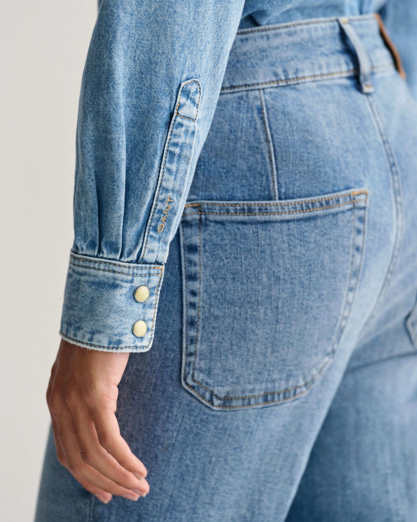 Regular fit ‑mitoitettu farkkupaita