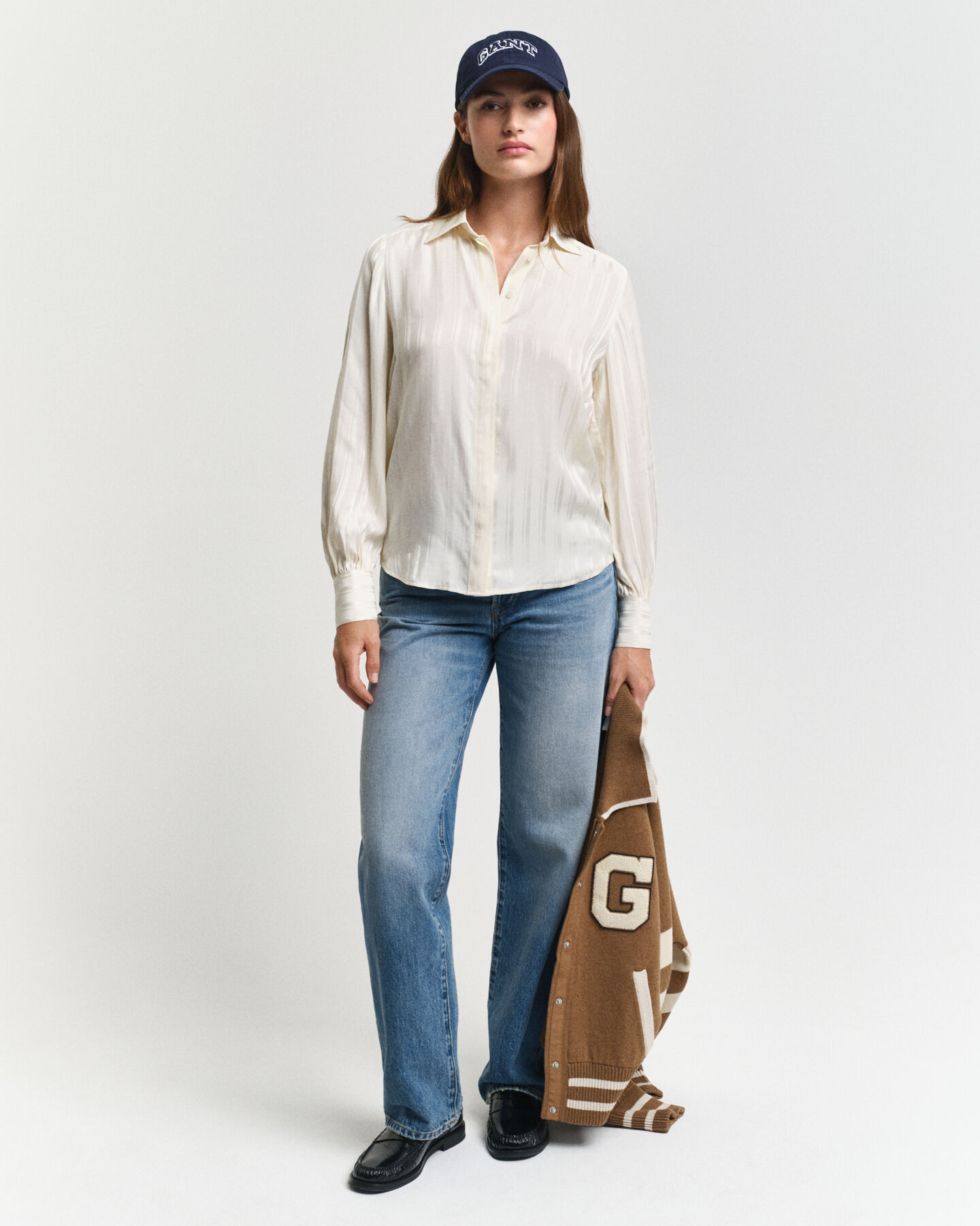 Regular&nbsp;fit ‑mitoitettu raidallinen satiinipaita