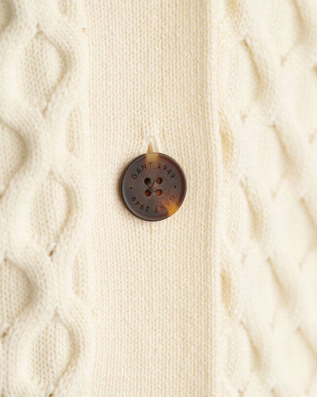 Kohopintainen neuletakki