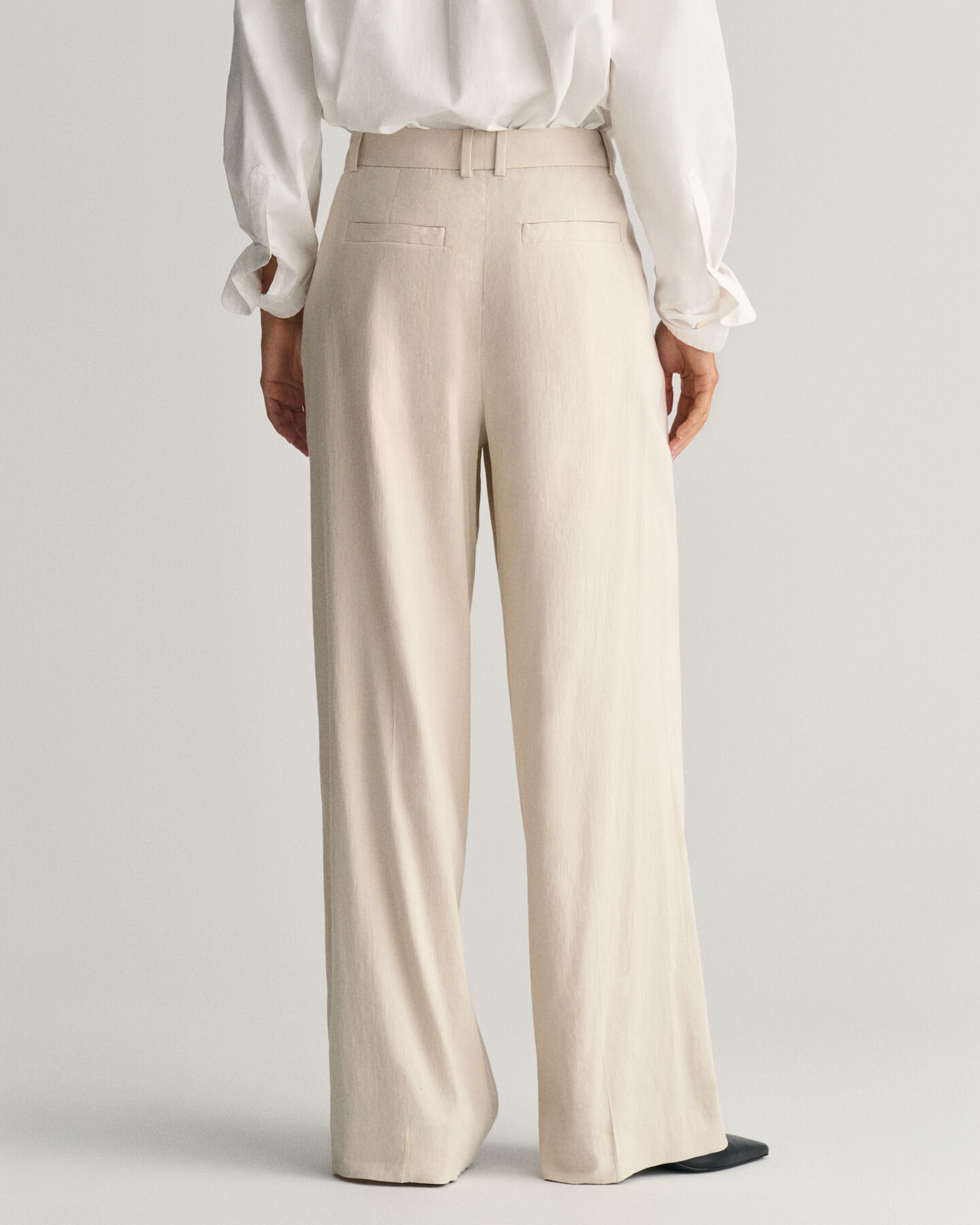 Relaxed fit ‑mitoitetut huolitellut joustopellavahousut