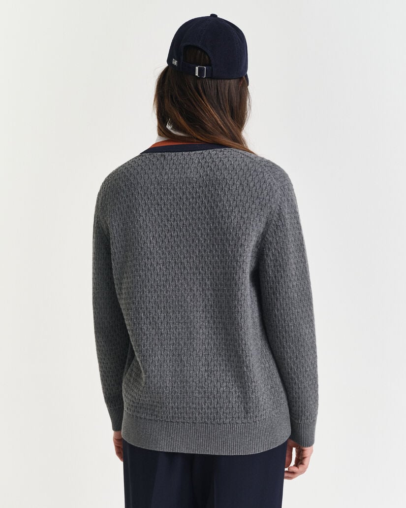 Kohopintainen kontrastivärinen puuvillaneuletakki