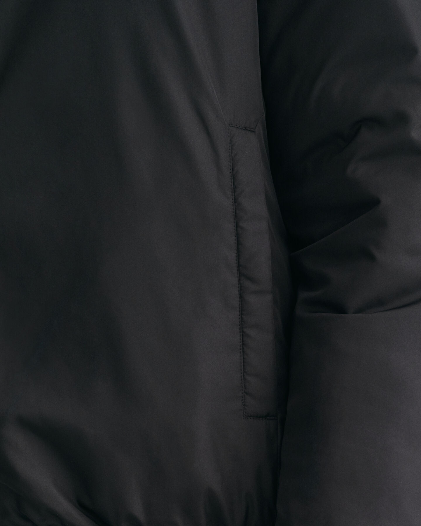 Hupullinen k&auml;&auml;nt&ouml;takki