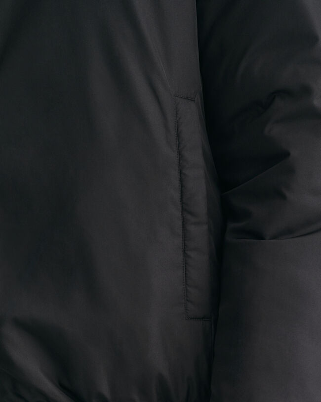 Hupullinen k&auml;&auml;nt&ouml;takki