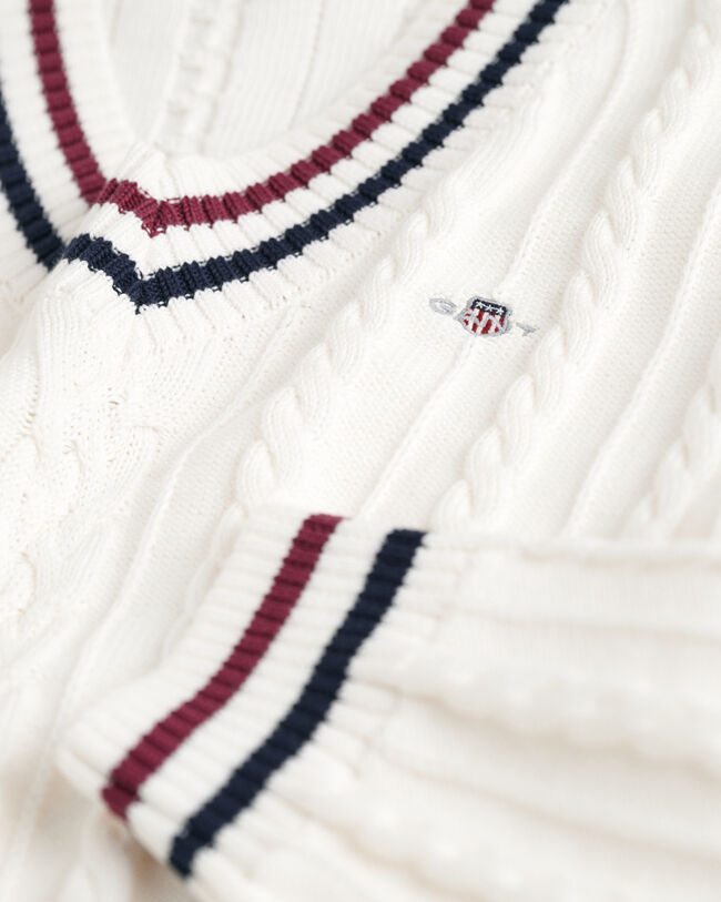 Teens-malliston raidallinen v‑palmikkoneule