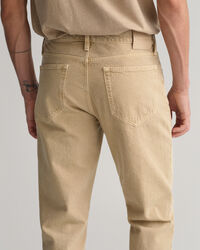 V&auml;rilliset regular fit ‑mitoitetut Arley-farkut