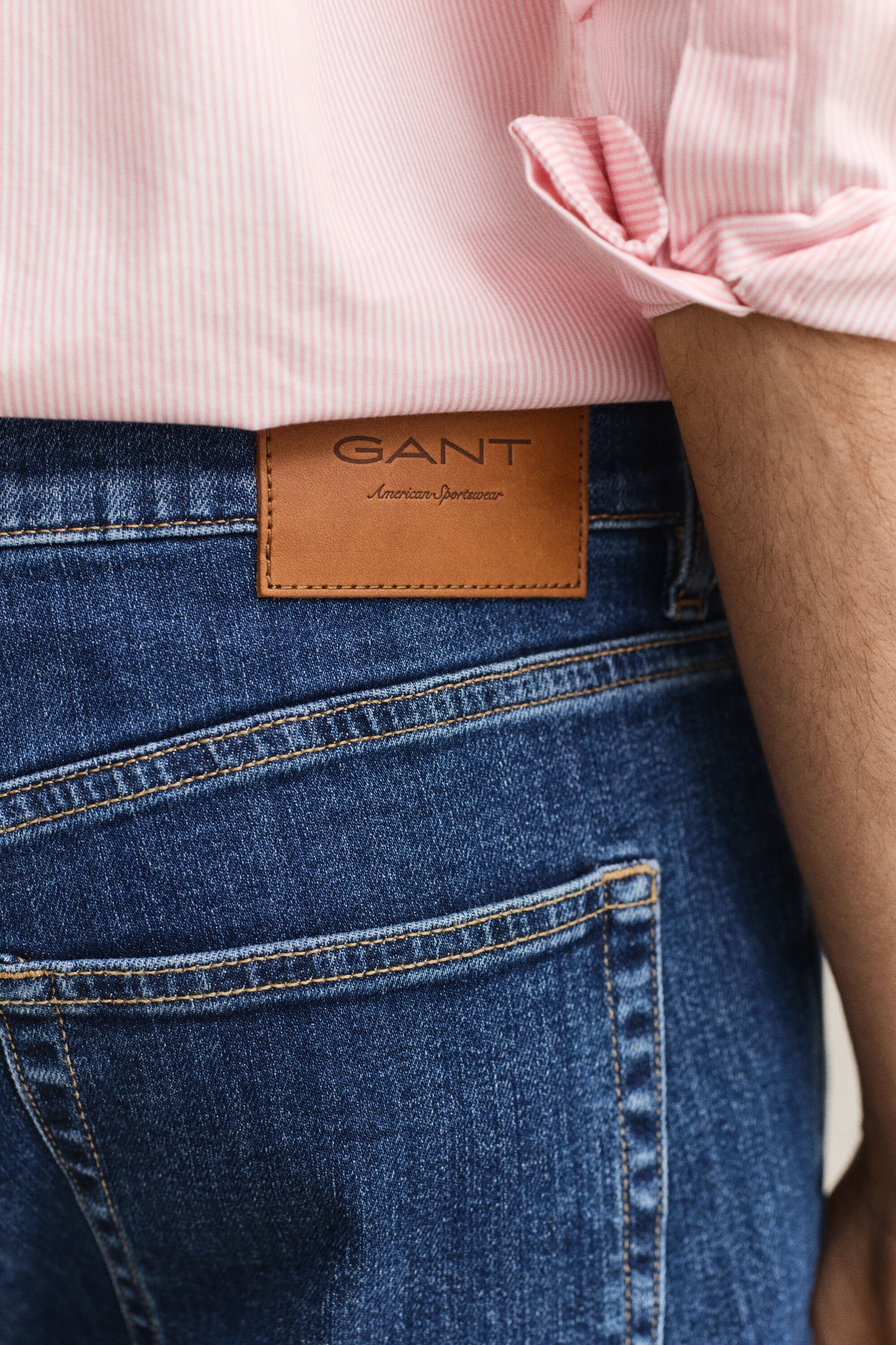 Slim fit ‑mitoitetut Clean Wash ‑farkut