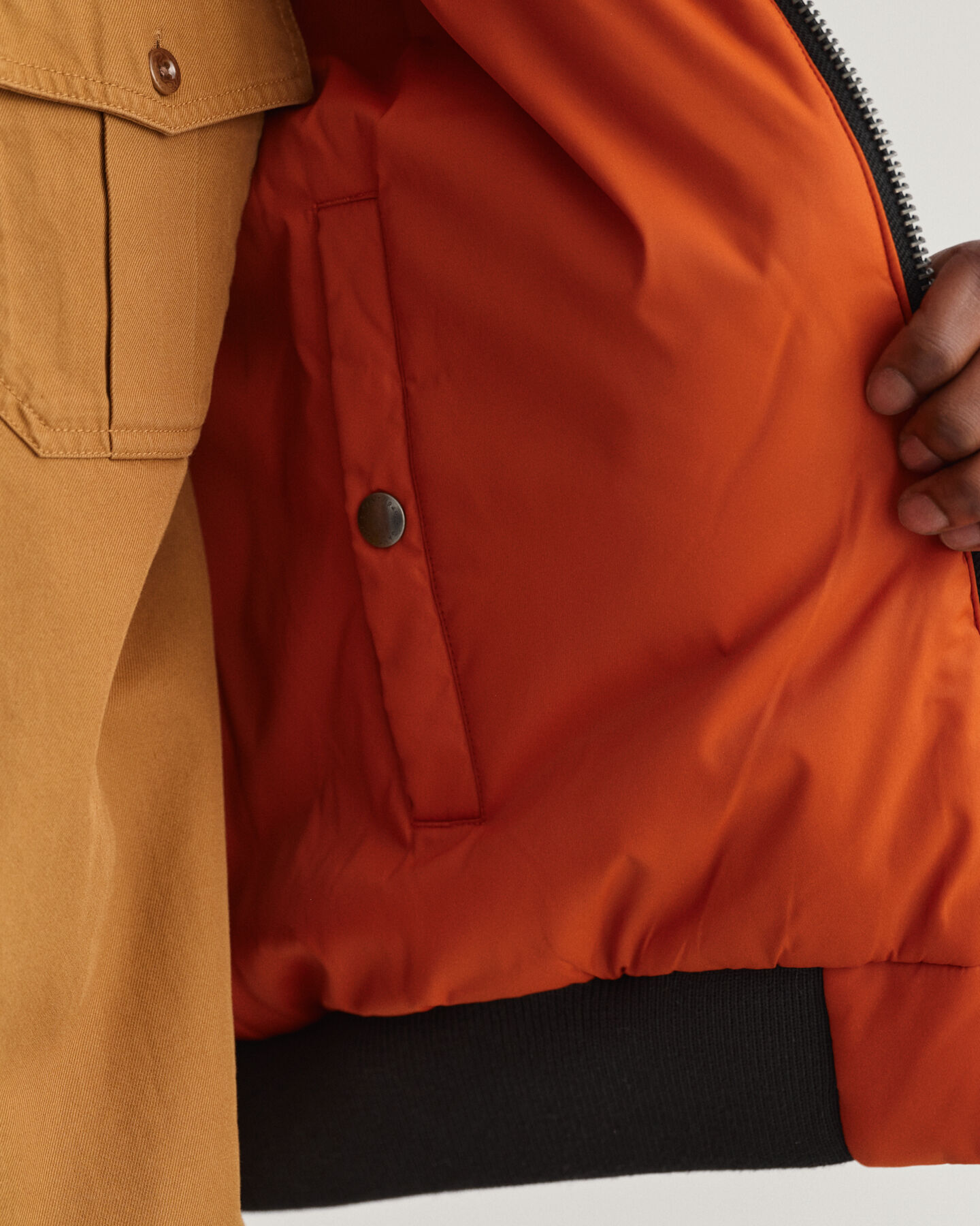 Pilottityylinen kääntötakki