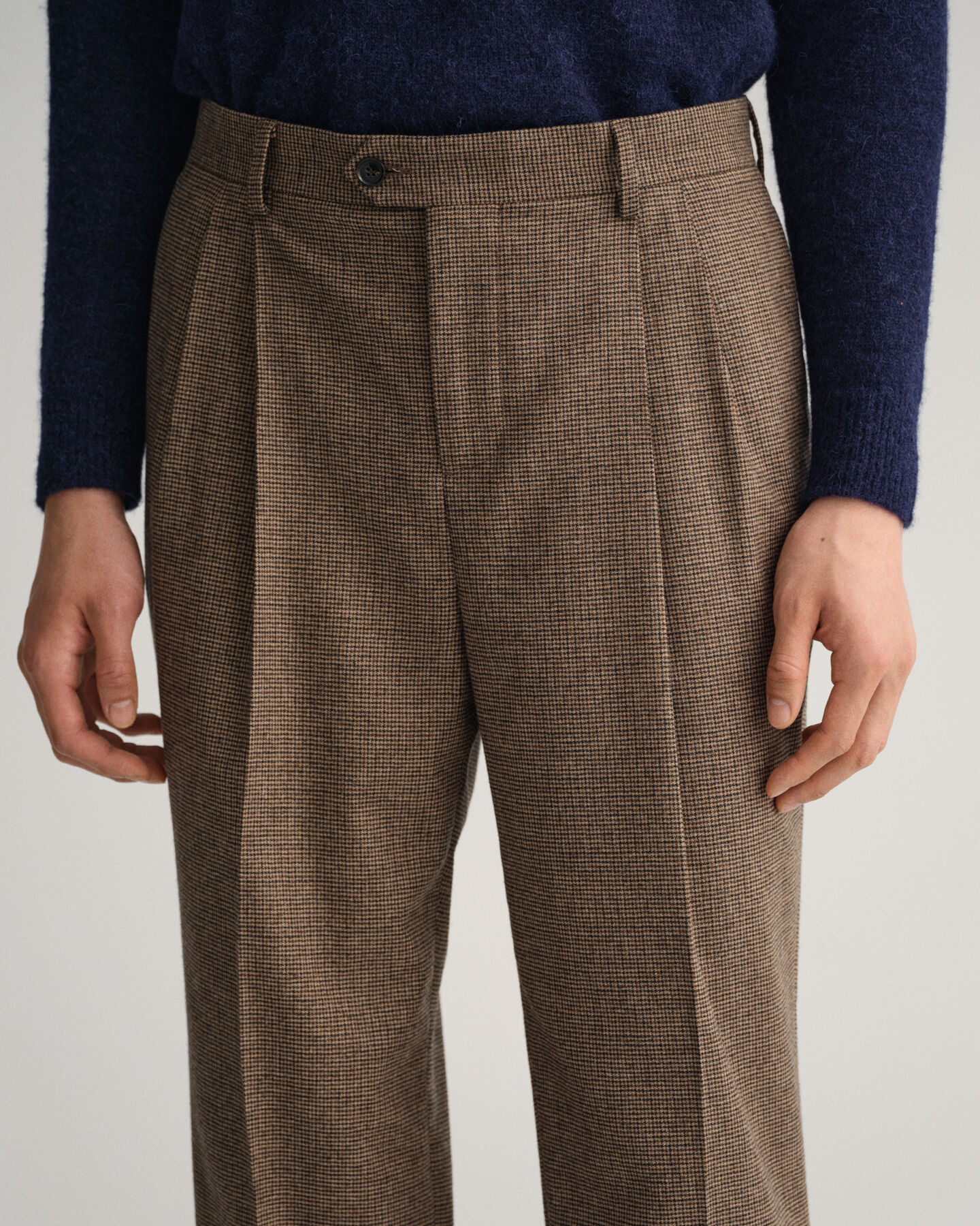 Kukonaskelkuvioiset puvunhousut