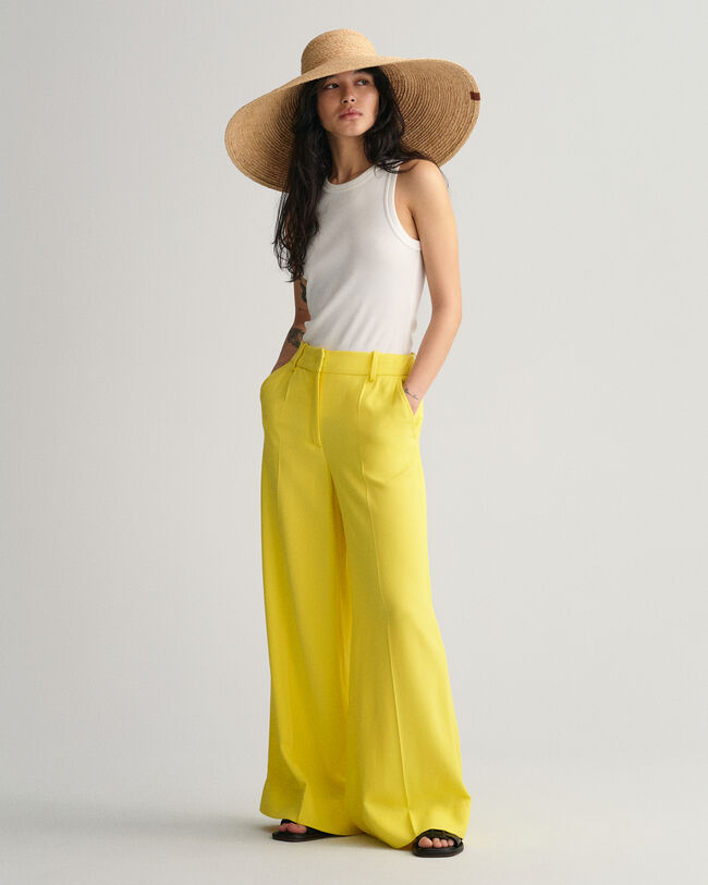 Leveälahkeiset housut