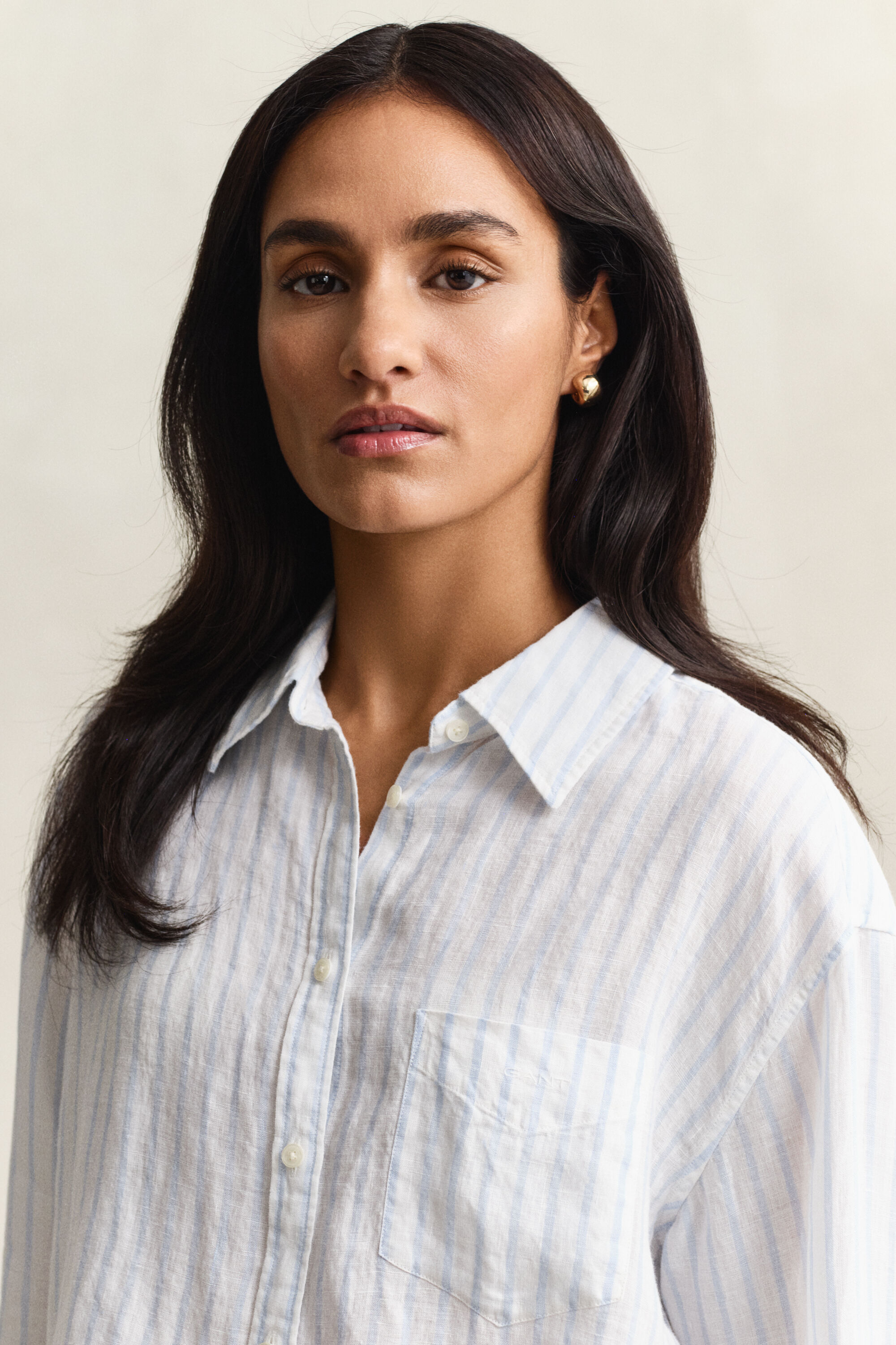 Relaxed fit ‑mitoitettu raidallinen pellavapaita