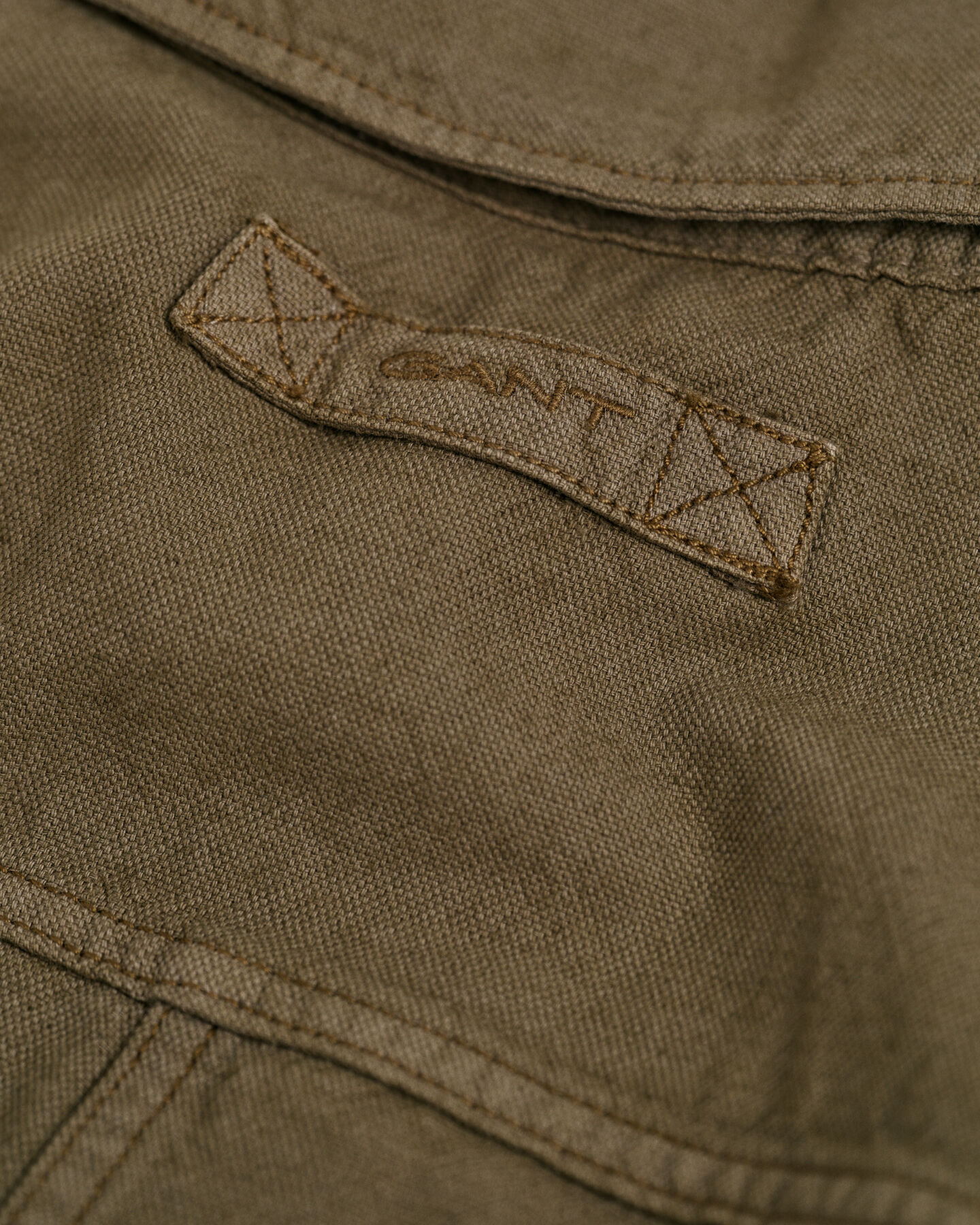 Valmiina v&auml;rj&auml;tty p&auml;&auml;llyspaita puuvilla-pellavaa