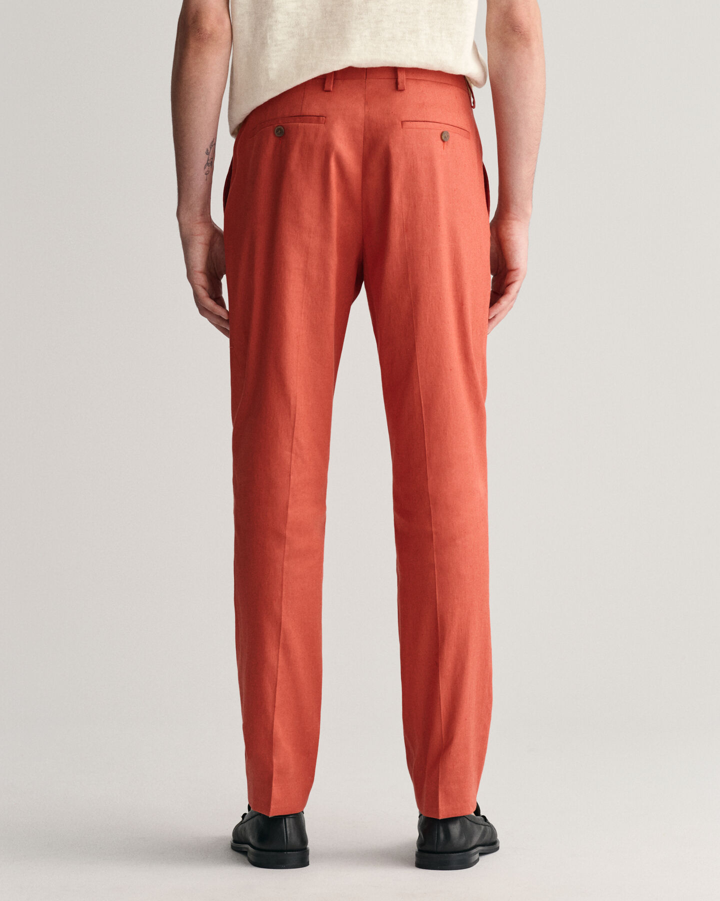 Slim&nbsp;fit ‑mitoitetut puuvilla-pellavaiset puvunhousut