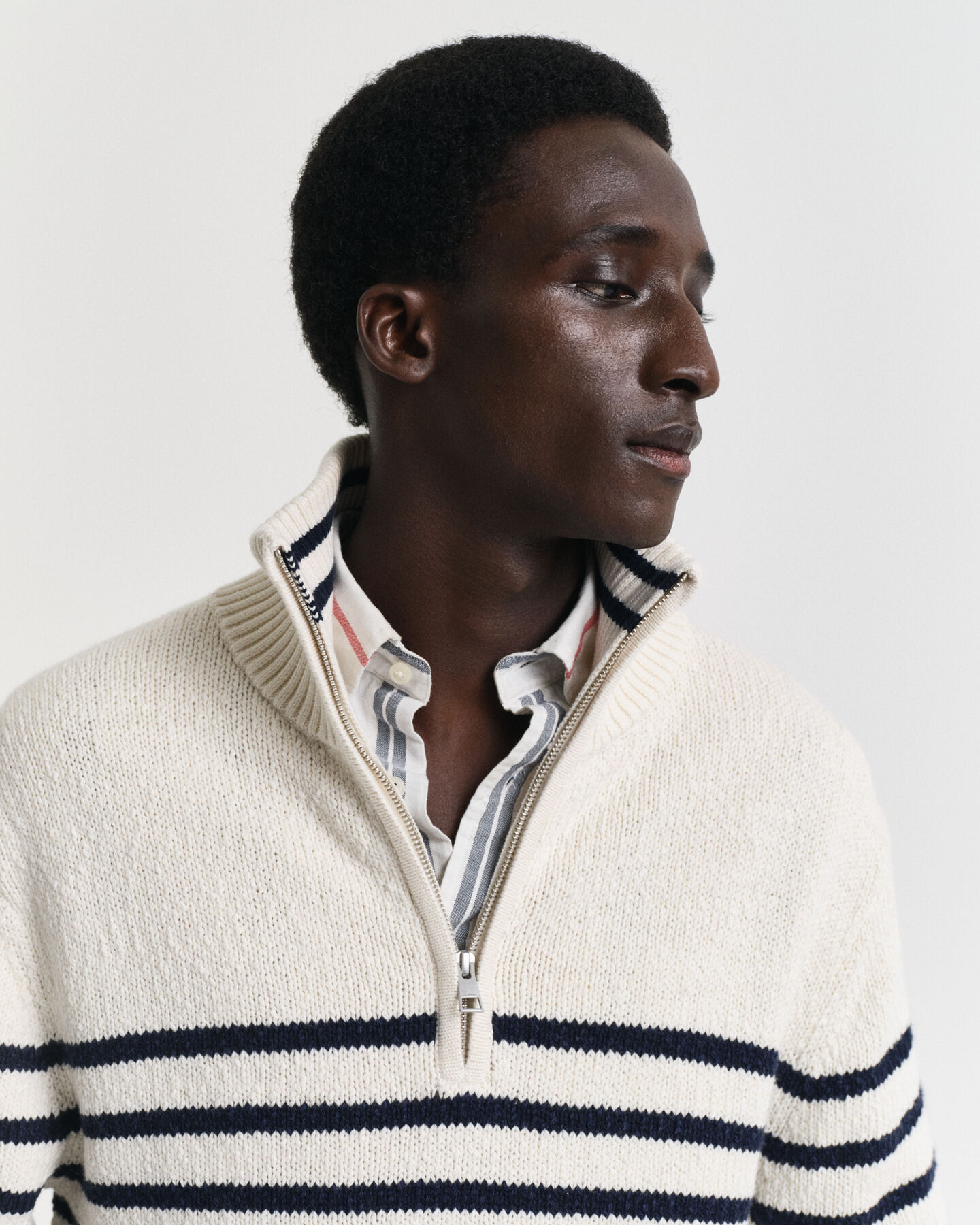 Raidallinen Slub-puuvillaneule vetoketjukauluksella