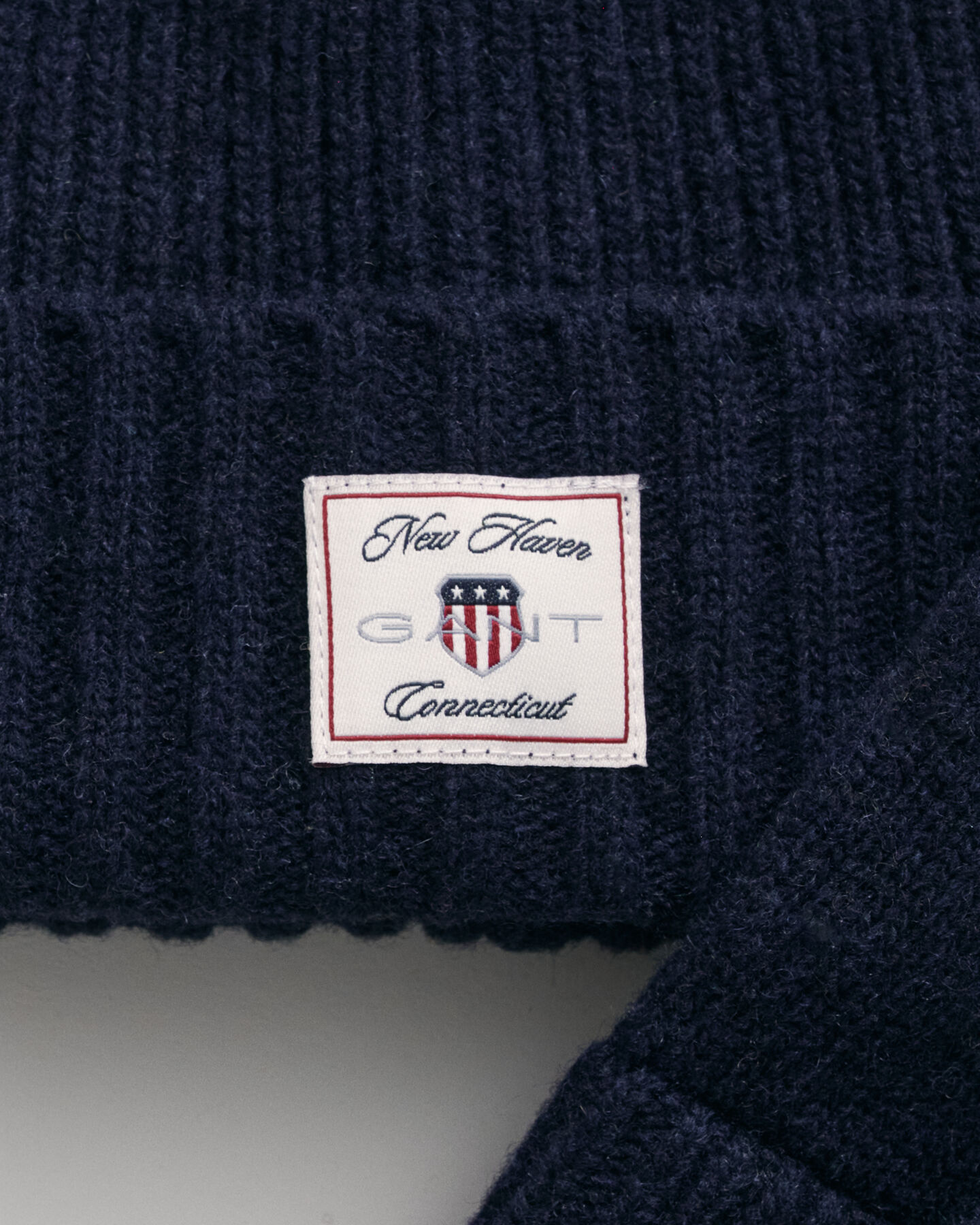 Pipo ja käsineet lahjapakkauksessa