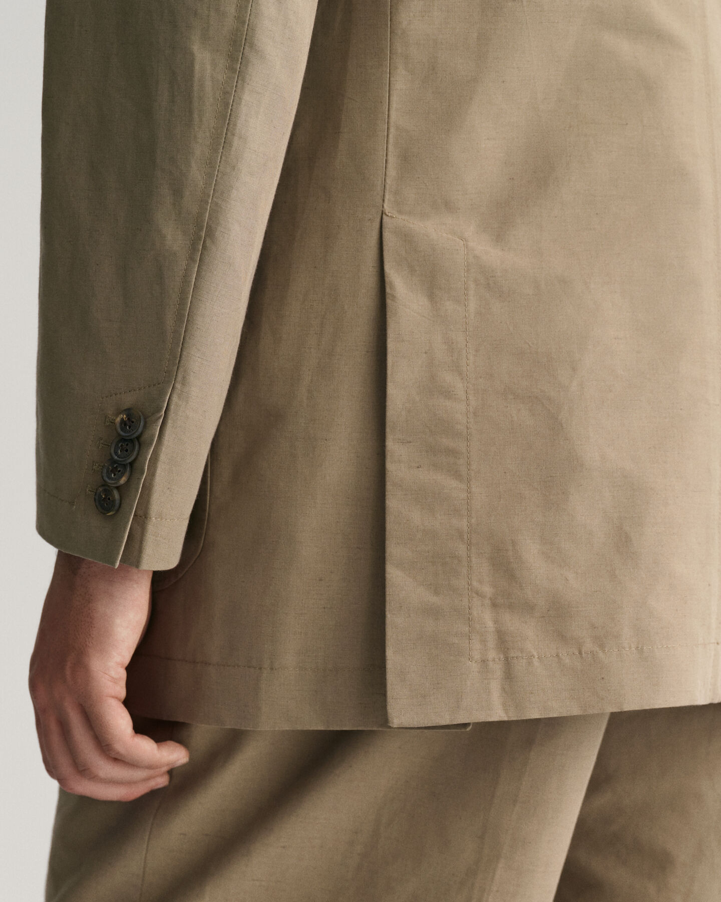 Oversized fit ‑mitoitettu kaksirivinen Safari-bleiseri