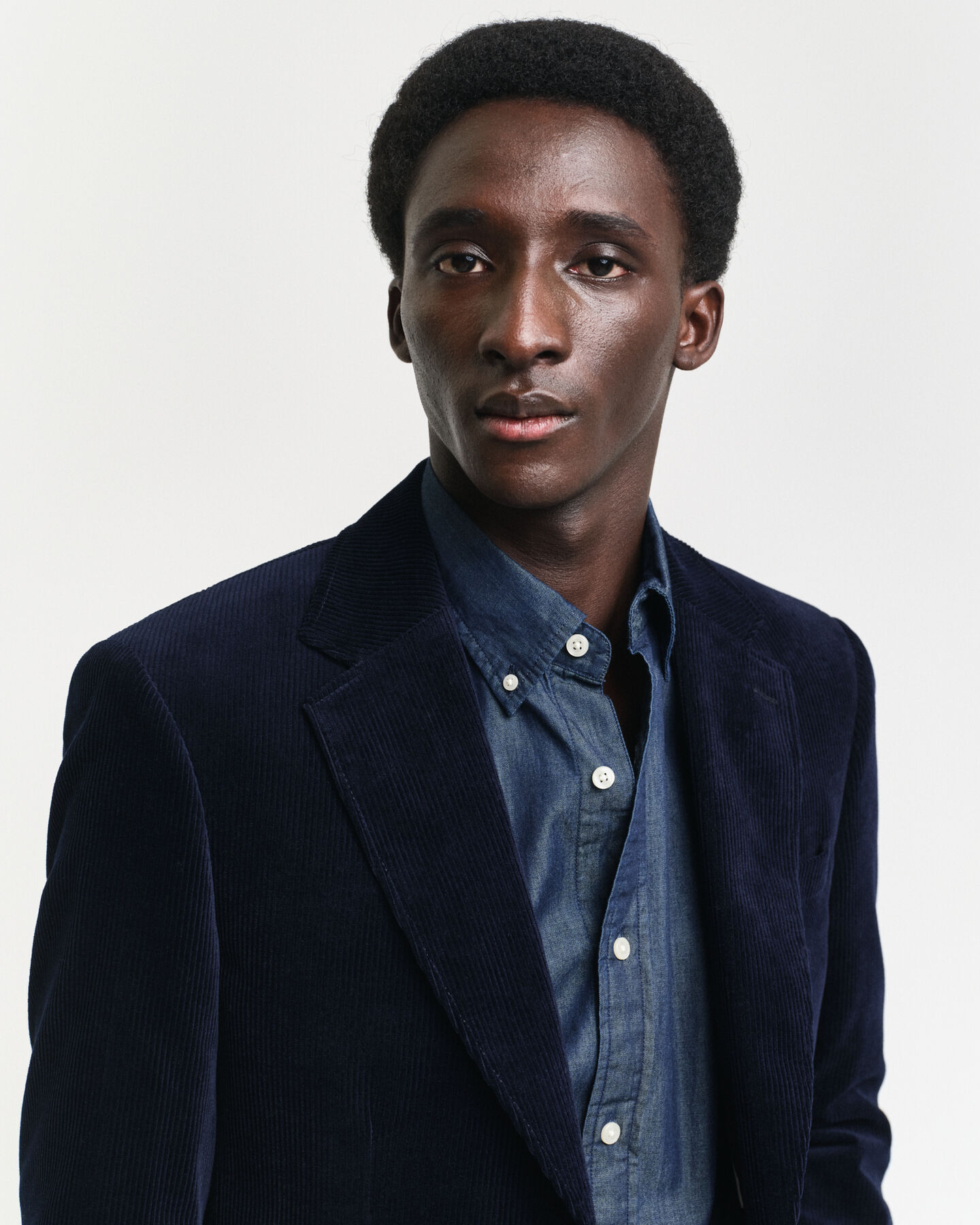 Slim fit ‑mitoitettu vakosamettinen puvuntakki