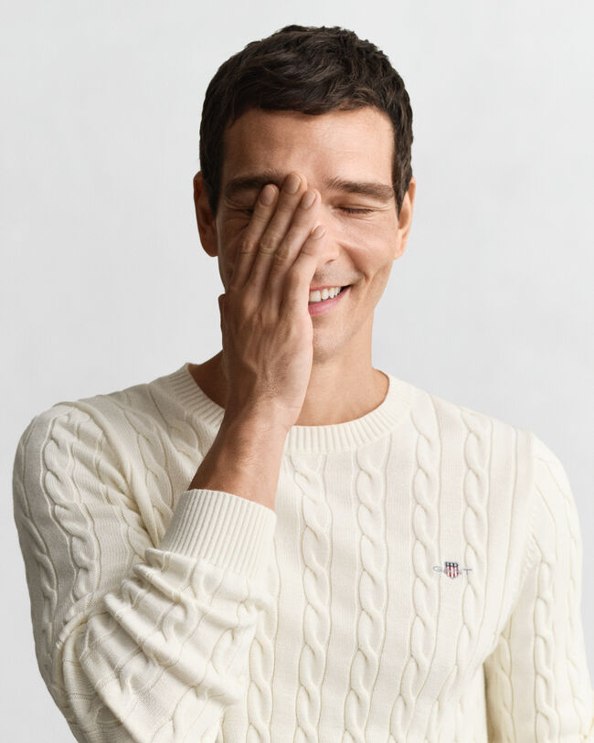 Puuvillainen palmikkoneulepusero, pyöreä pääntie