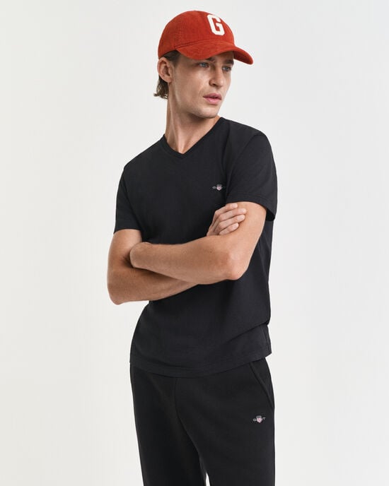 Slim fit ‑mitoitettu Shield-t‑paita, jossa v-pääntie