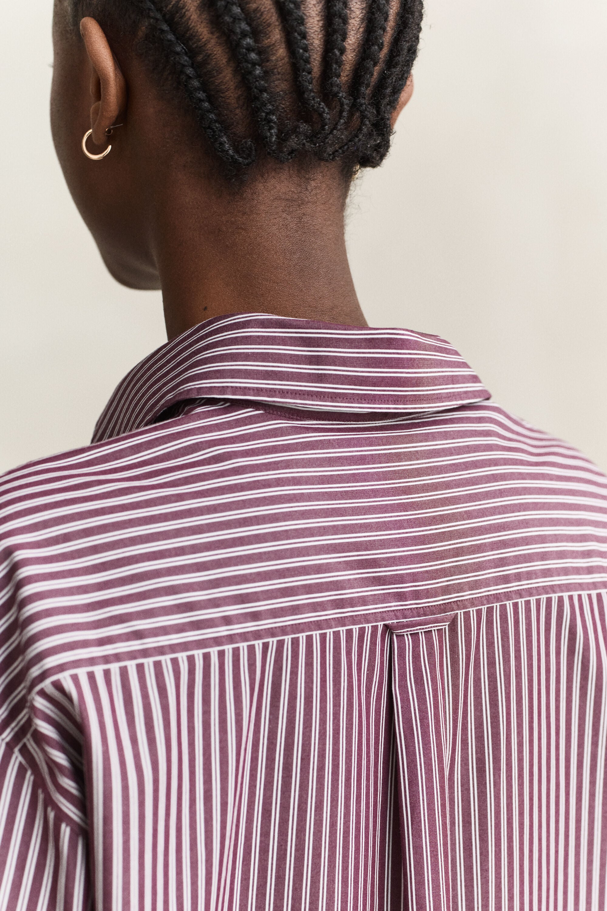 Relaxed fit ‑mitoitettu klassinen popliiniraitapaita