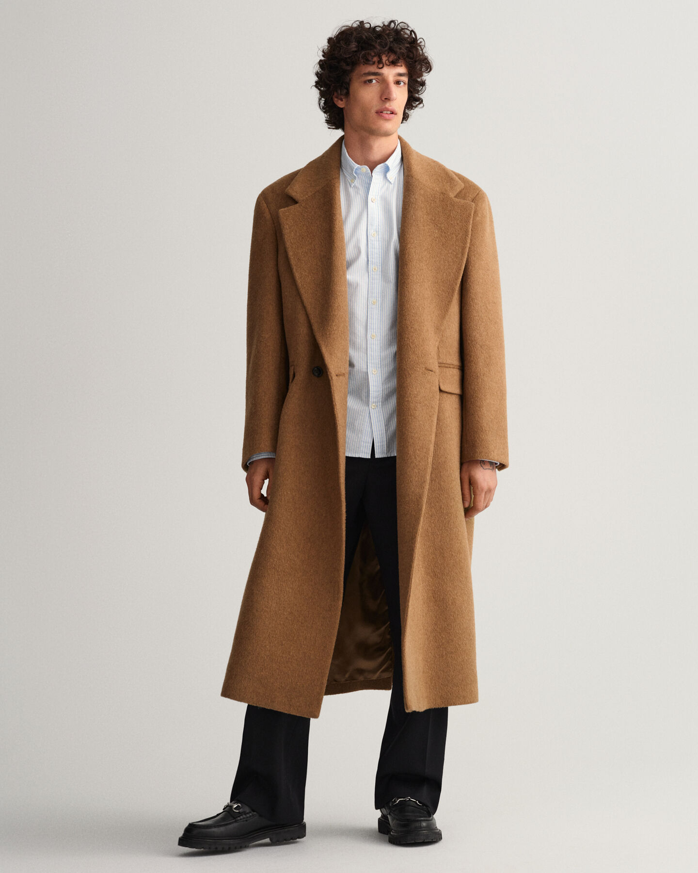 Slim fit ‑mitoitettu pystyraidallinen oxford-paita