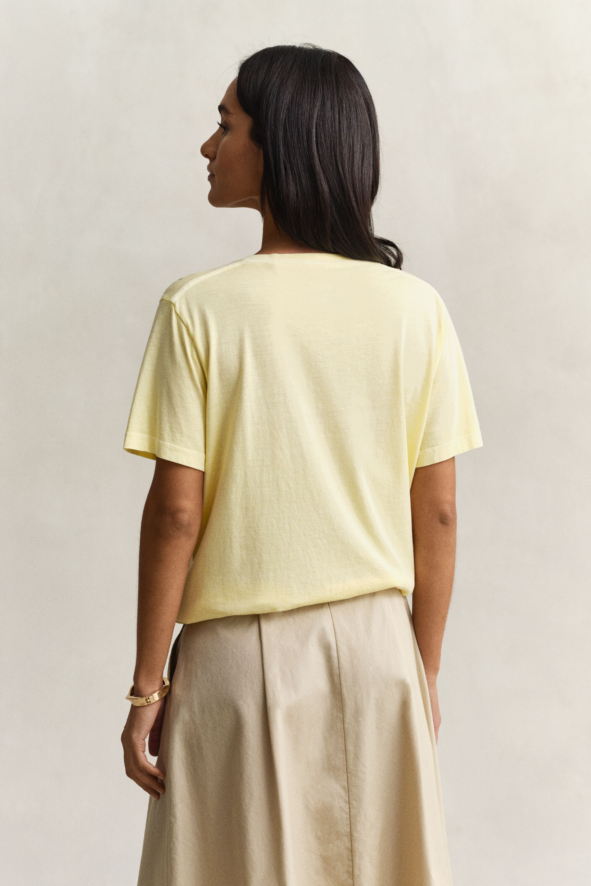 Pesukäsitelty Shield-t‑paita, v-pääntie