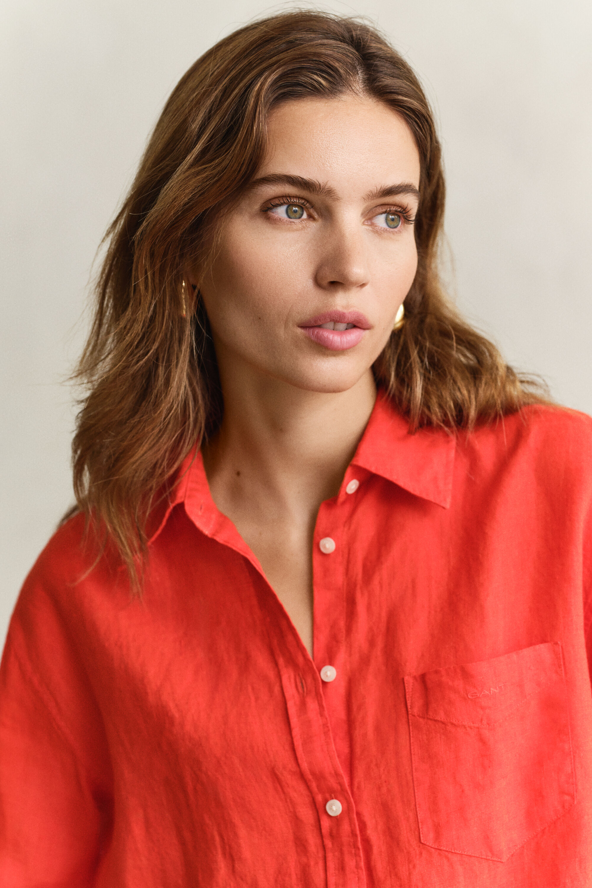 Relaxed fit ‑mitoitettu pellavapaita