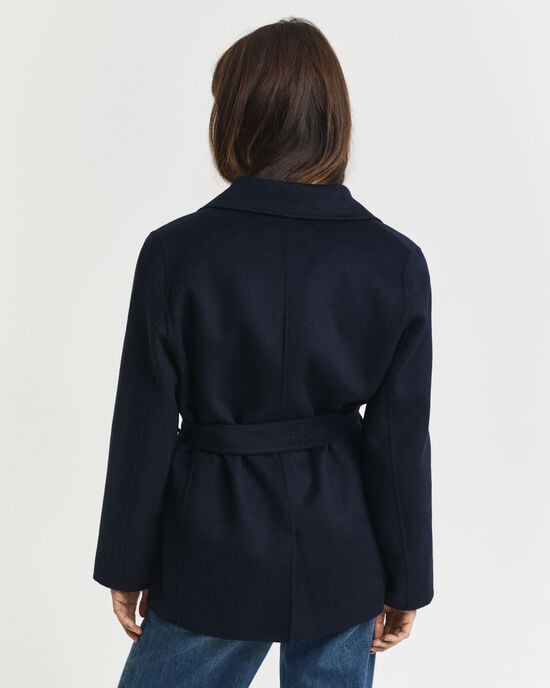 Käsin tikattu takki ja vyö