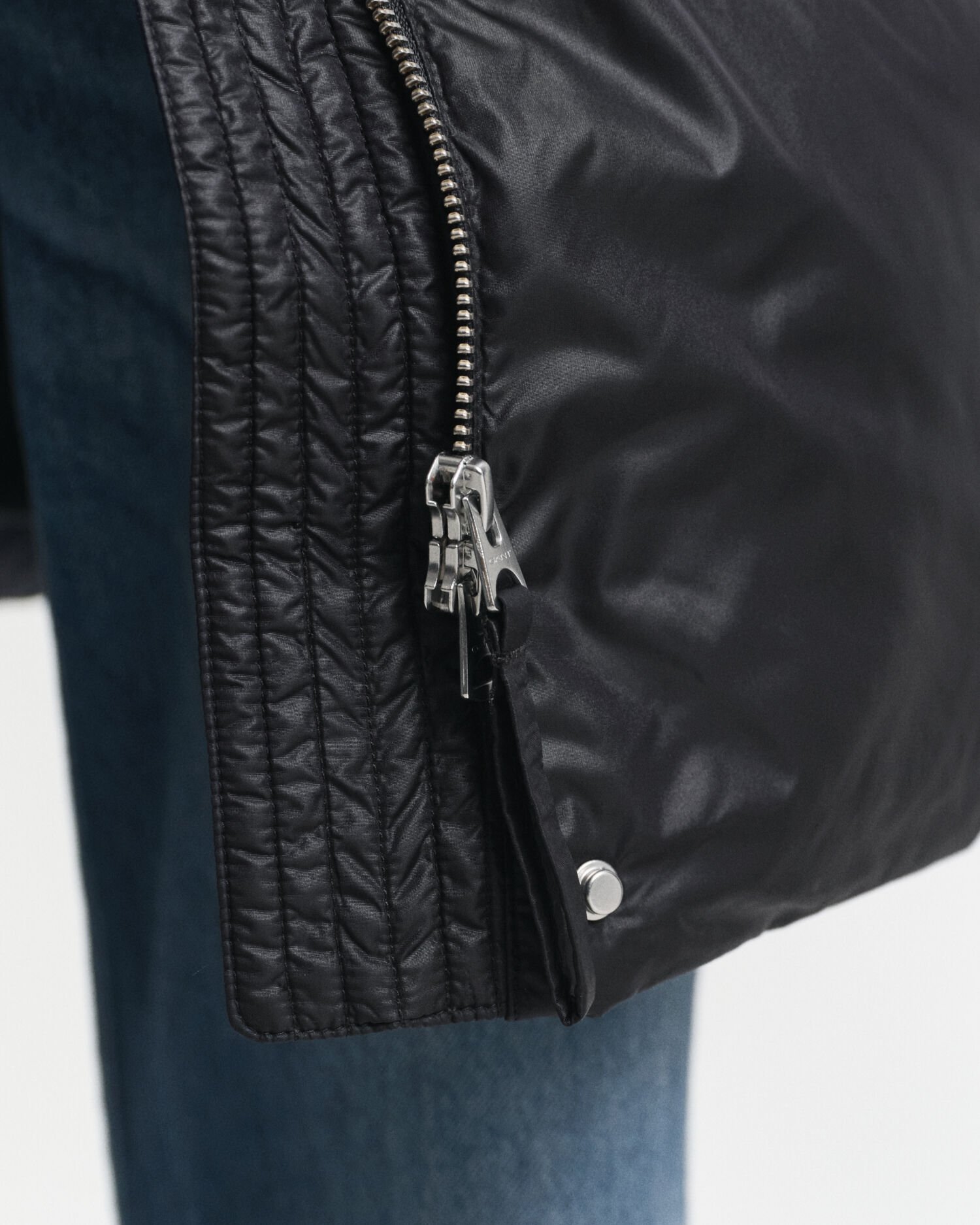 Relaxed fit ‑mitoitettu untuvatakki