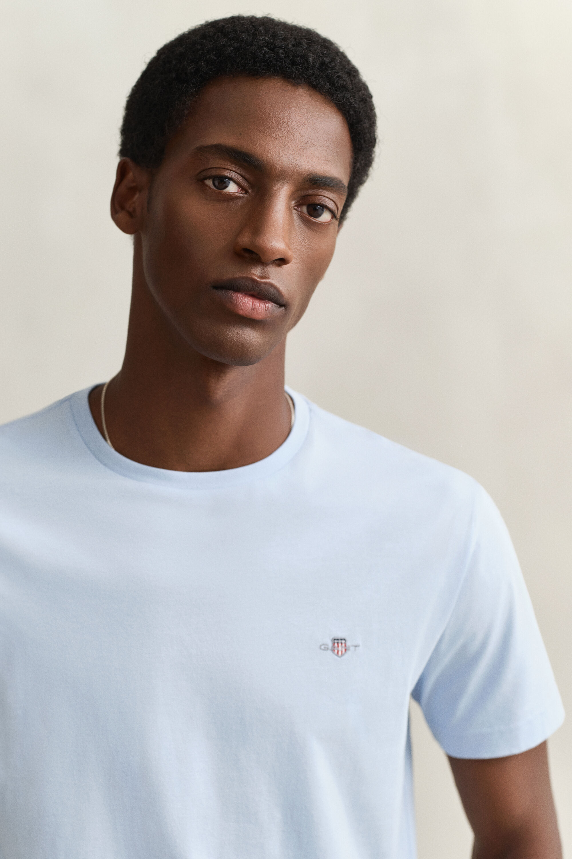 Regular fit ‑mitoitettu Shield-t‑paita