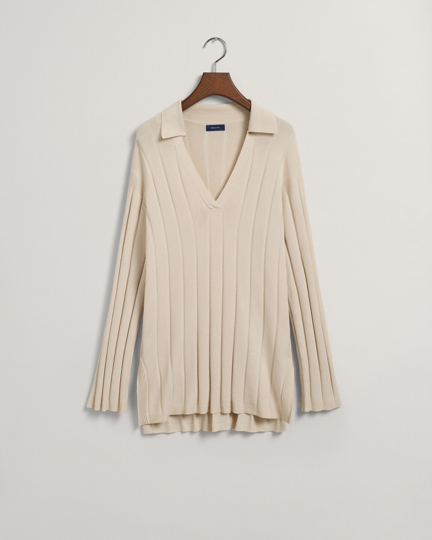 Avokauluksinen joustinneulepusero