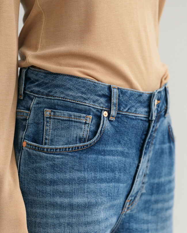 Relaxed fit ‑mitoitetut farkut