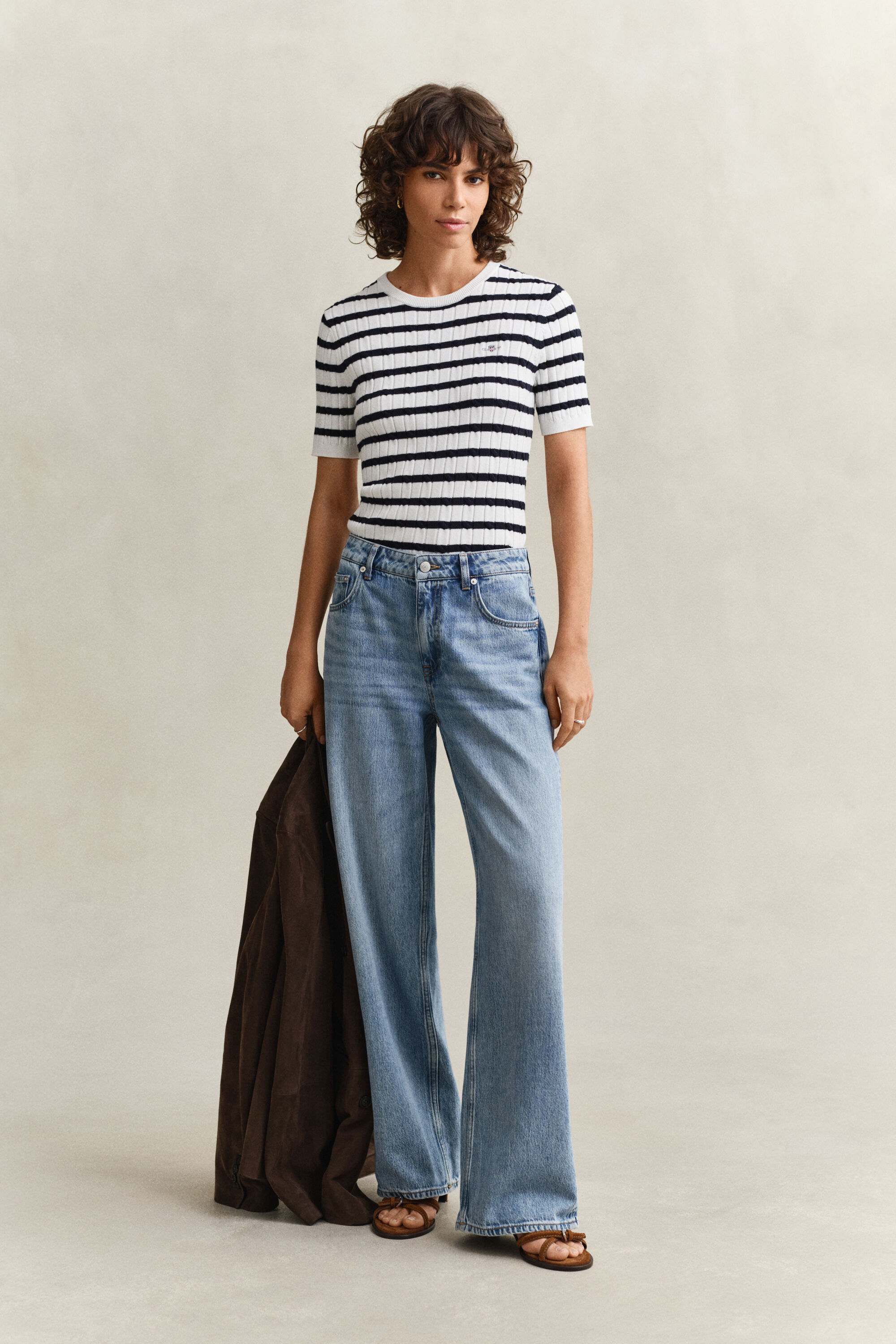 Lyhythihainen raidallinen palmikkoneulepusero