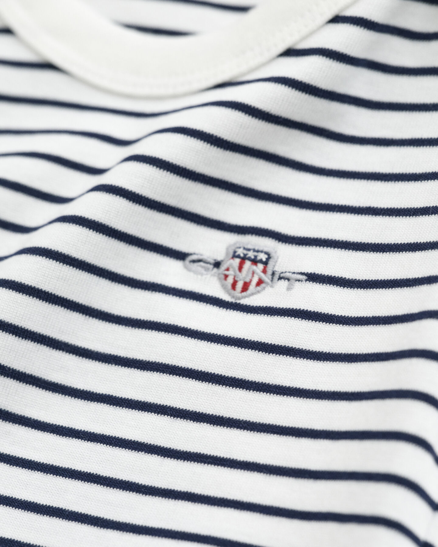 Baby-malliston raidallinen Shield-body