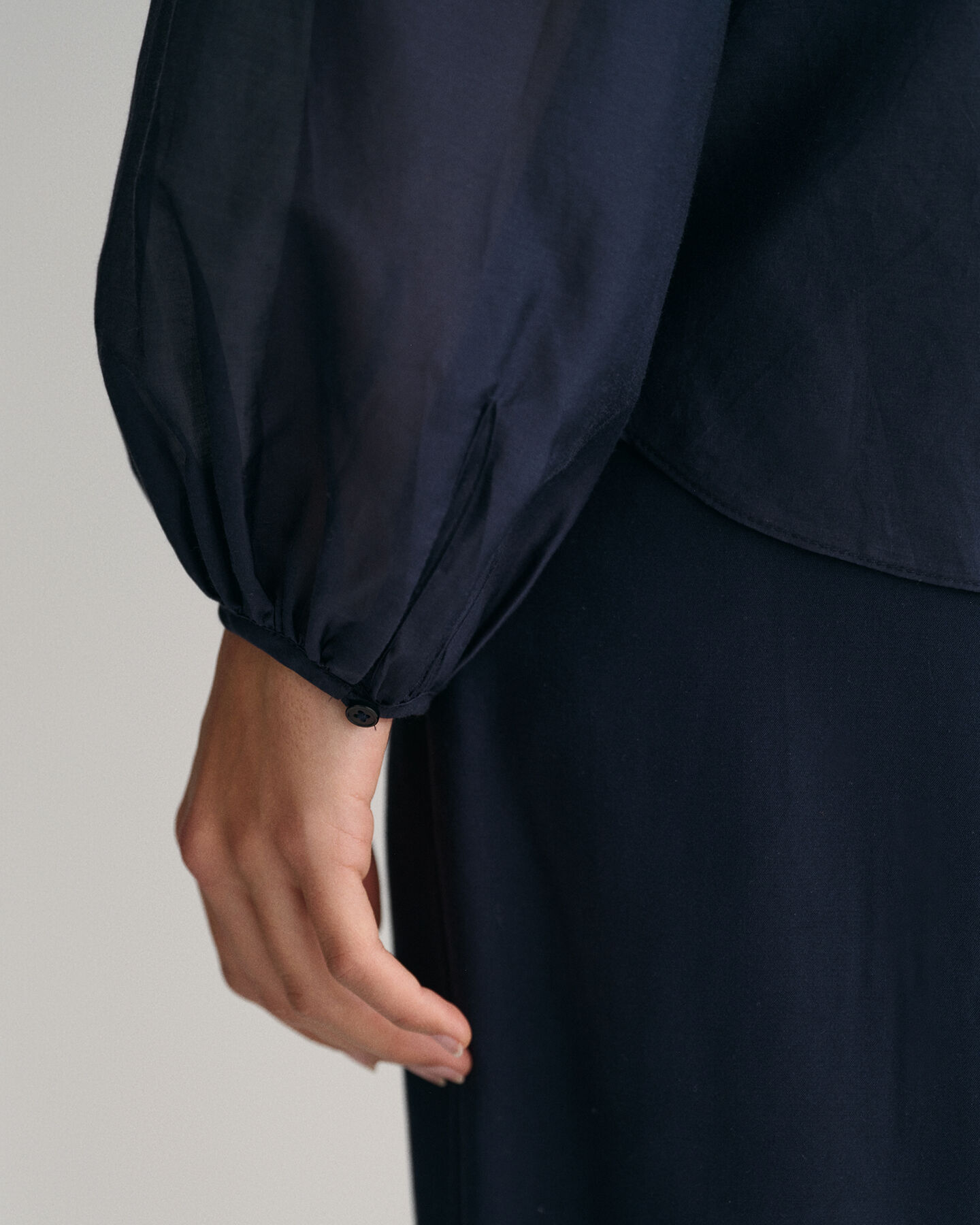 Relaxed fit ‑mitoitettu pusero puuvilla-silkkisekoitetta