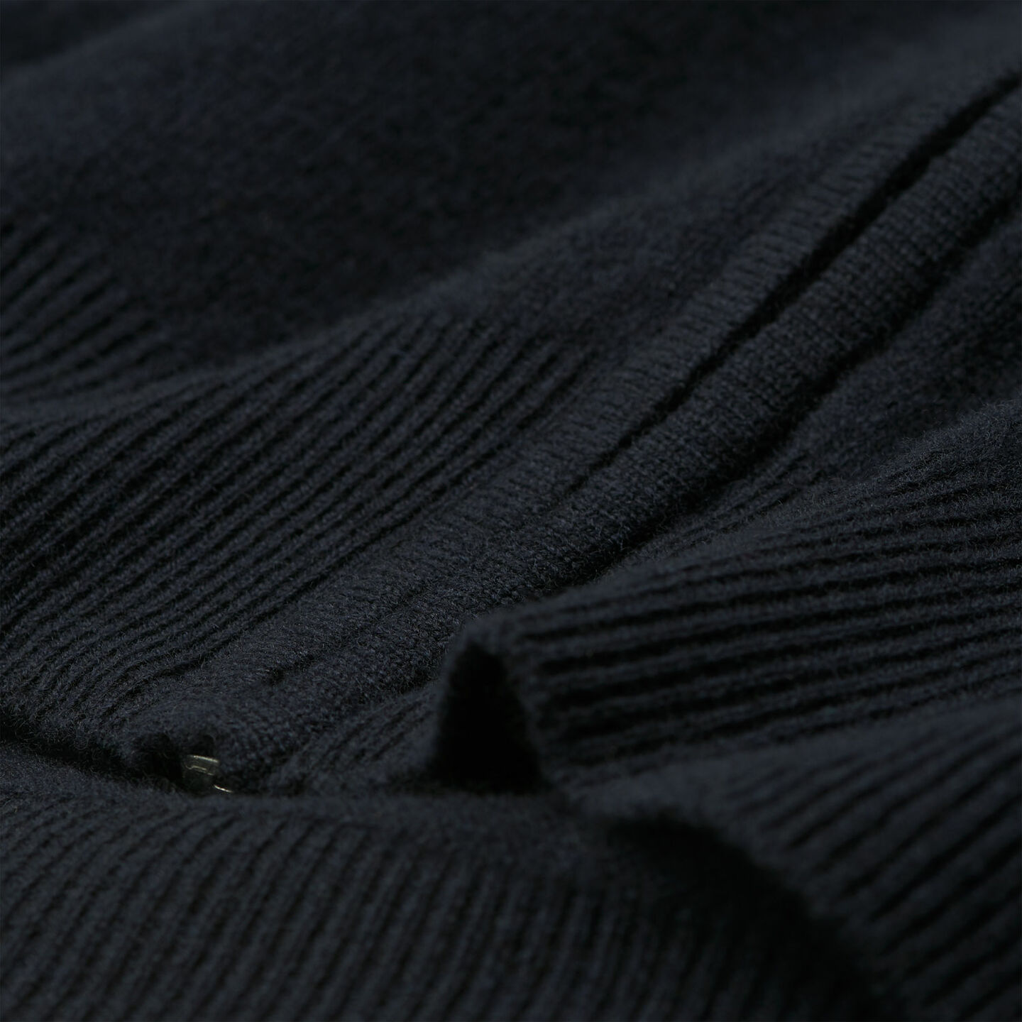 Vetoketjullinen neuletakki erittäin hienosta lampaanvillasta