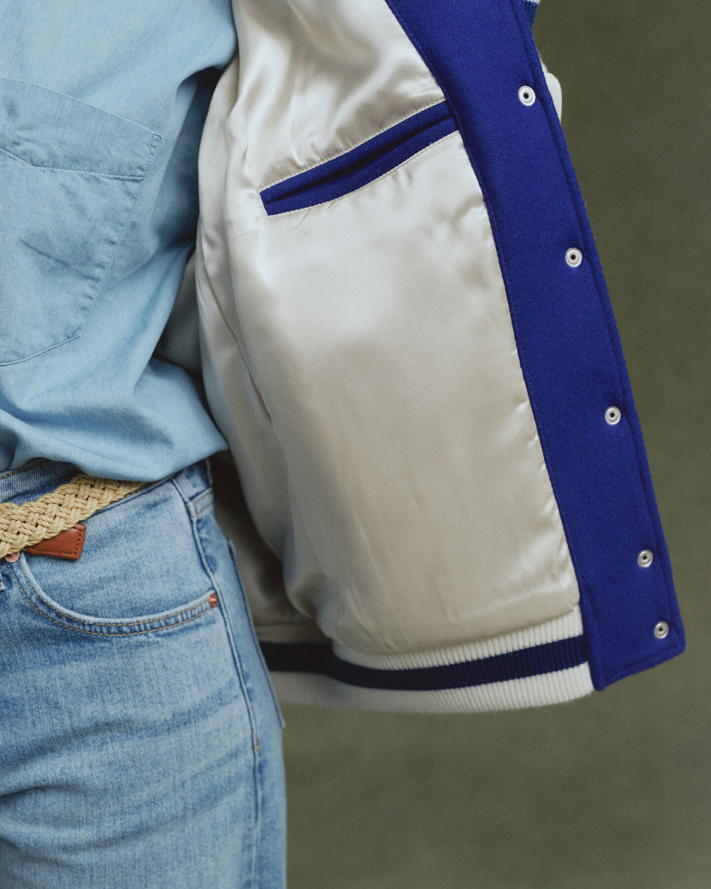Varsity Jacket nahasta ja muista materiaaleista