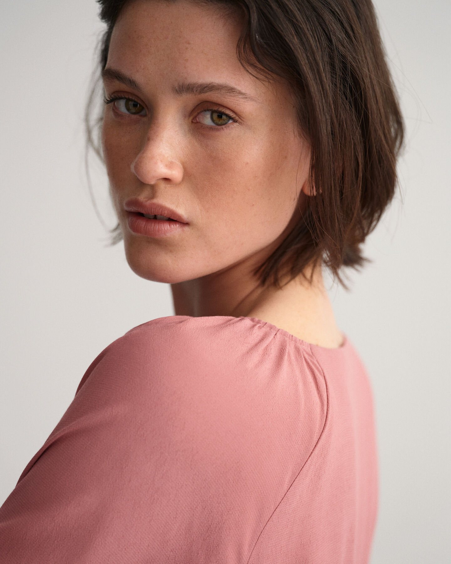 Venekauluksinen mekko