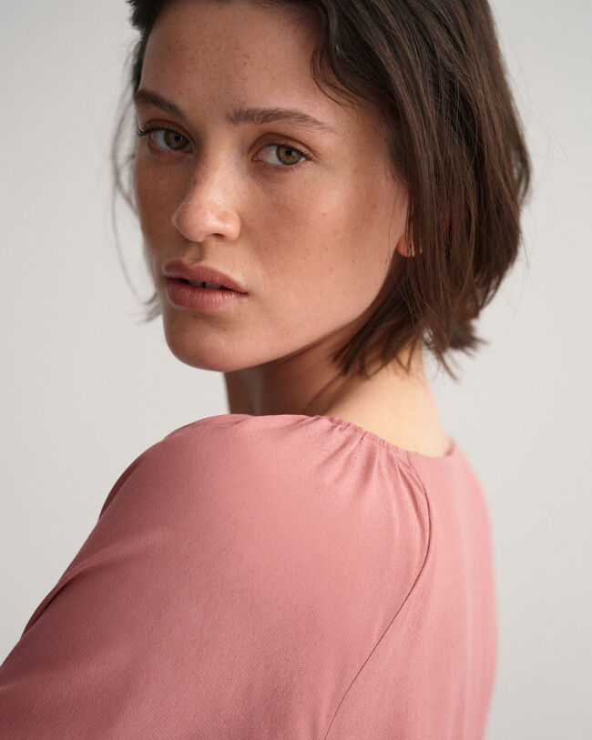 Venekauluksinen mekko