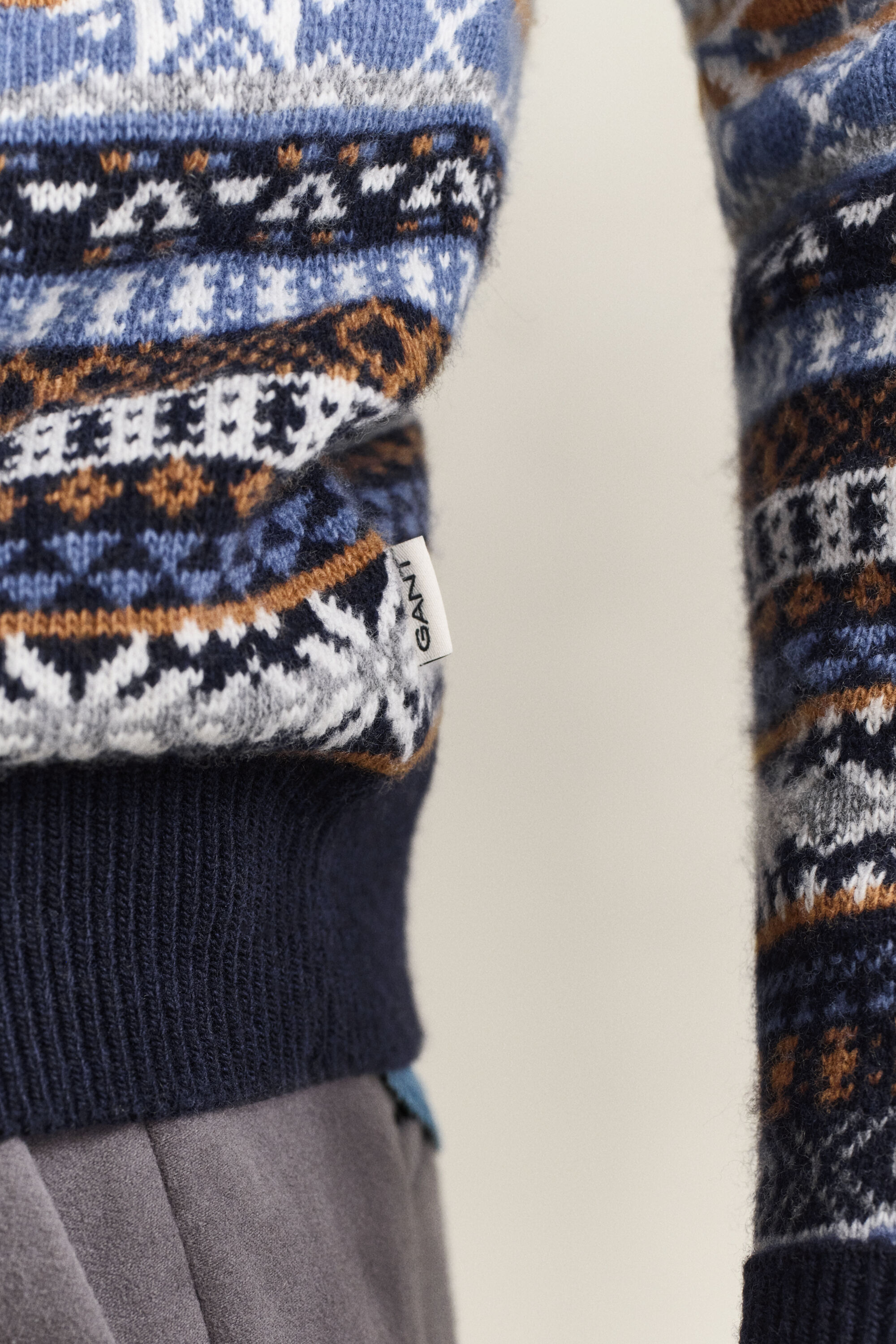 Fair isle ‑neulepusero, pyöreä pääntie