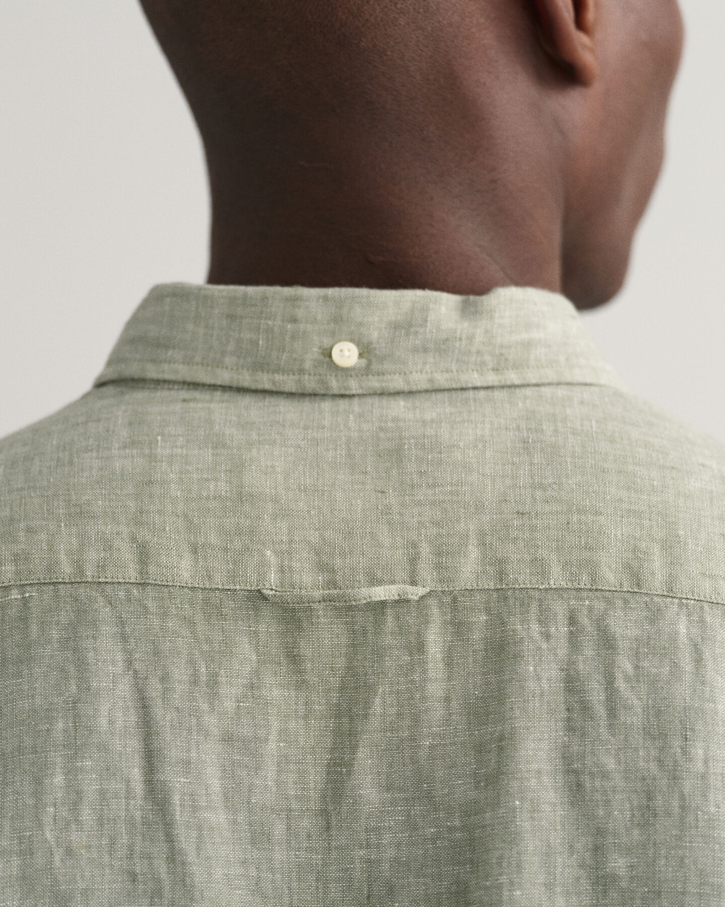 Slim fit ‑mitoitettu pellavapaita