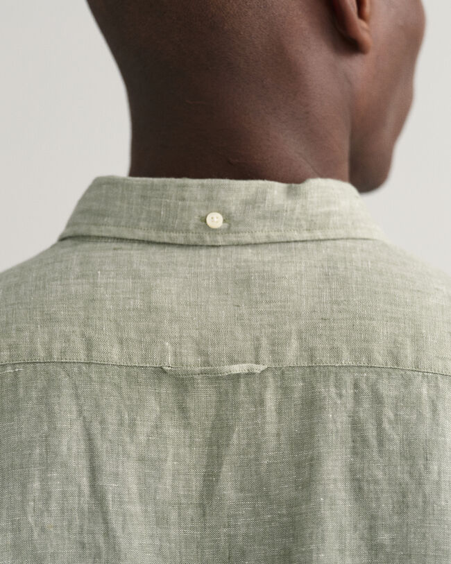 Slim fit ‑mitoitettu pellavapaita