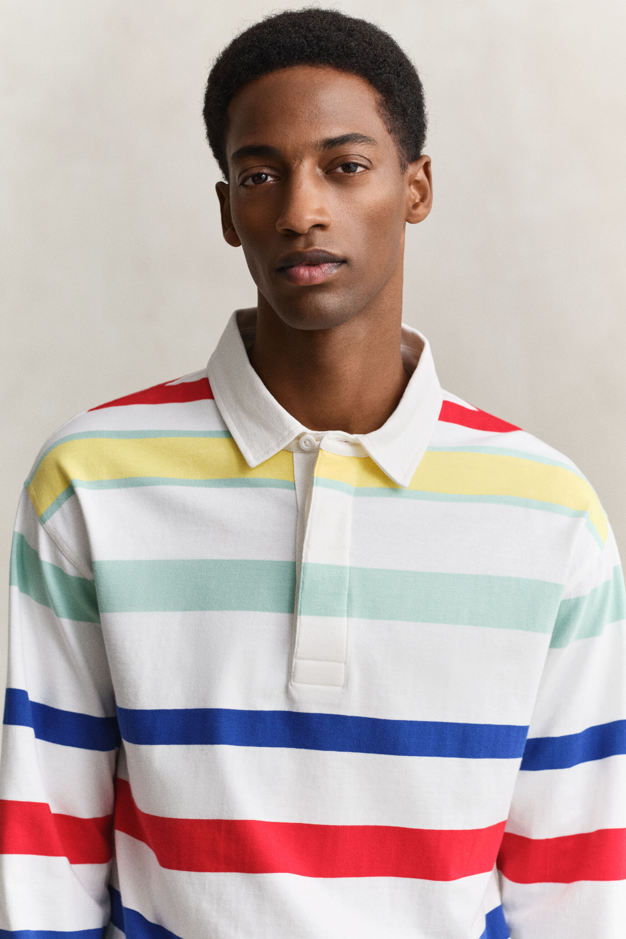 Monivärinen rugbypaita