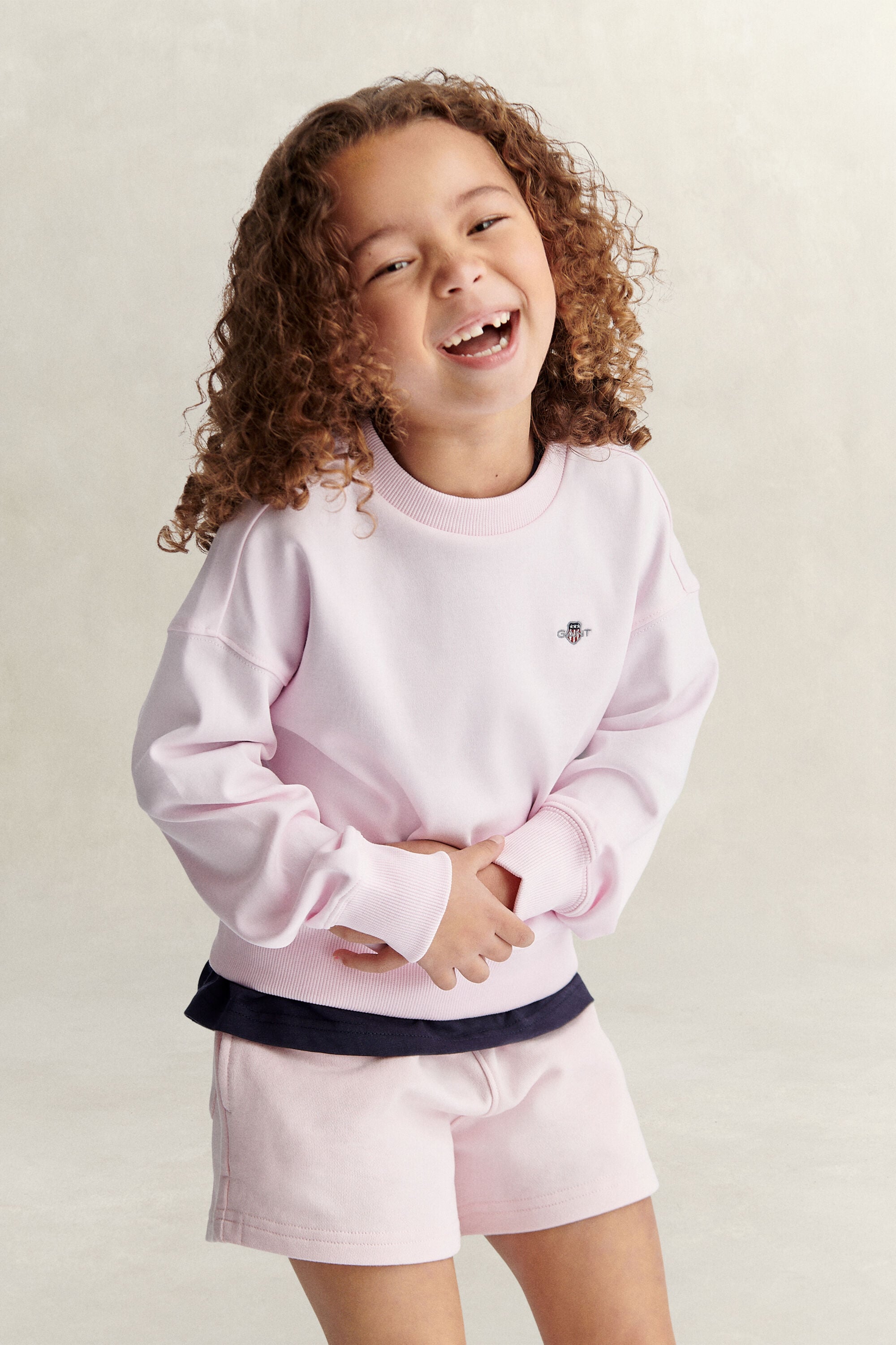 Girls-malliston oversized fit ‑mitoitettu Shield-collegepaita