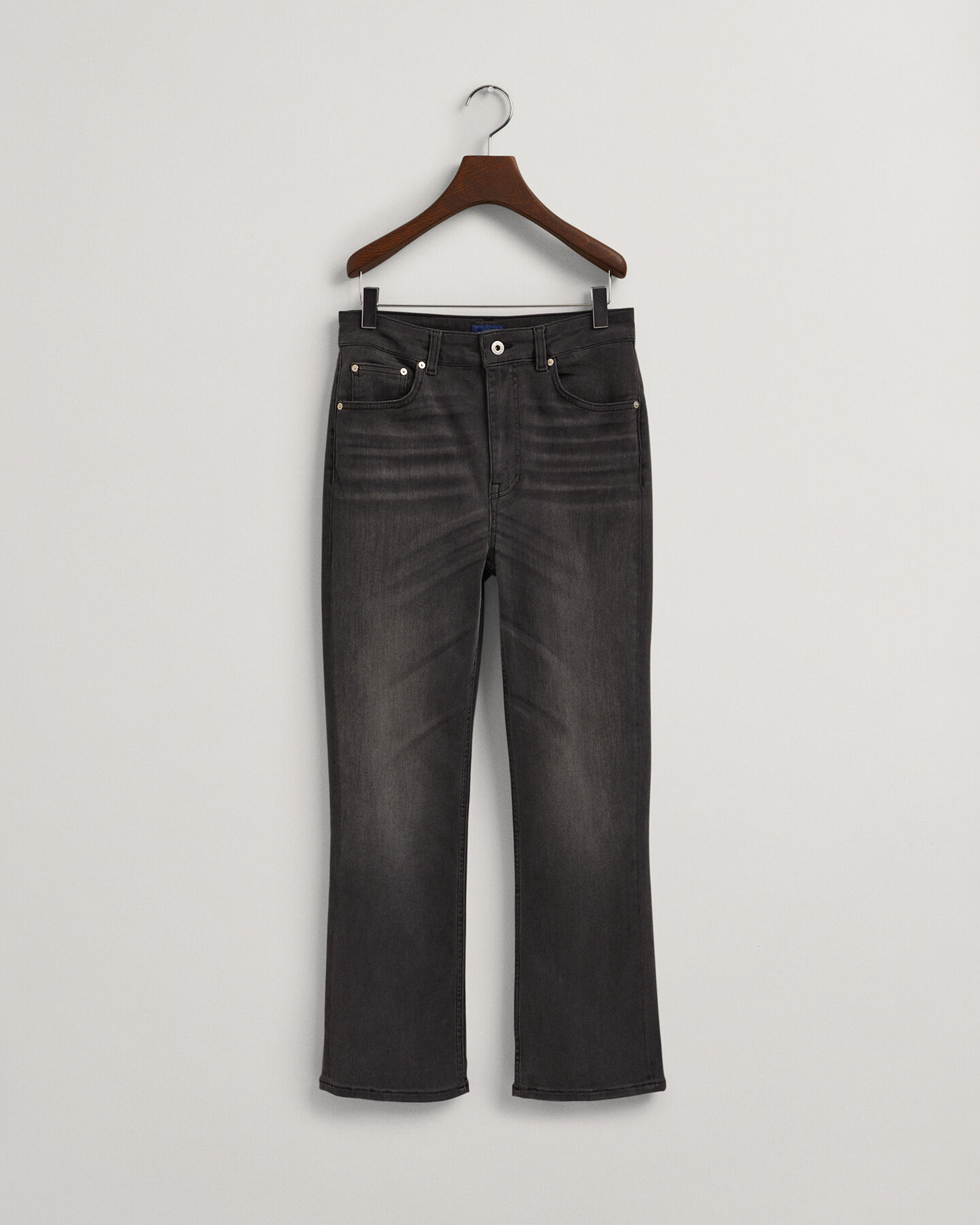 Nilkkapituiset, alasp&auml;in levenev&auml;t farkut